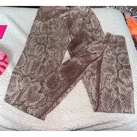 Varley snakeprint leggings